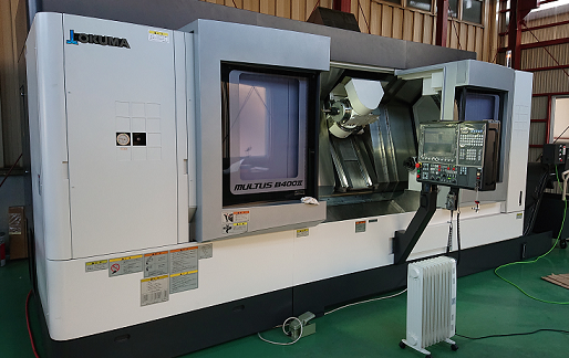 工場稼働中の加工機（実機）